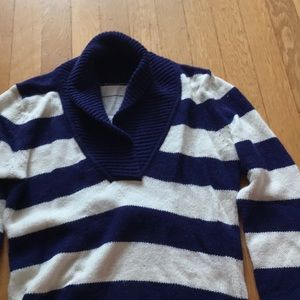 American Eagle Outfitters soft and thick sweater